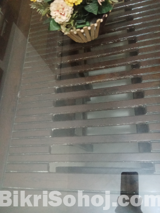 ডাইনিং টেবিল